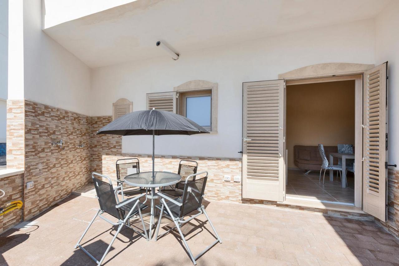 Villino Vanessa By Barbarhouse Torre Lapillo Exterior photo
